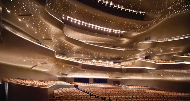 Оперный театр в Гуанчжоу © Zaha Hadid Architects