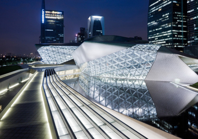Оперный театр в Гуанчжоу © Zaha Hadid Architects
