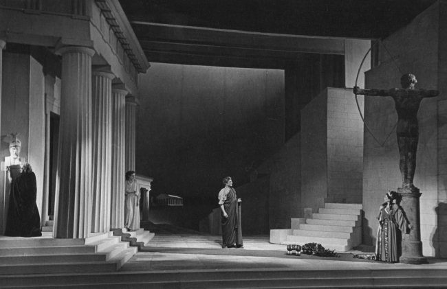 ��������� �������� 1946 ���� � ������ ��. ���. ����������.
����������� � �. �. ������ � �. �. �����. � ��������������� ����� ����������� ��. �.�. ������