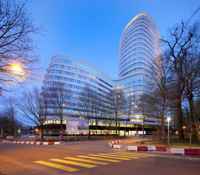 Здание Агентства по образованию и Налогового управления Нидерландов © Ronald Tilleman
