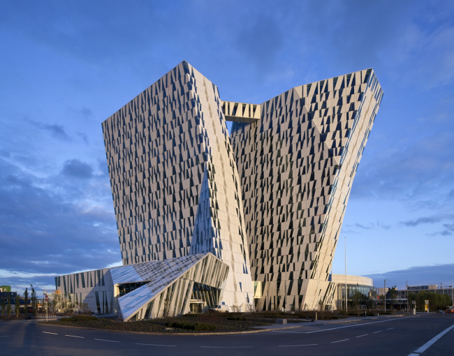 ��������� Bella Sky � Adam Mørk