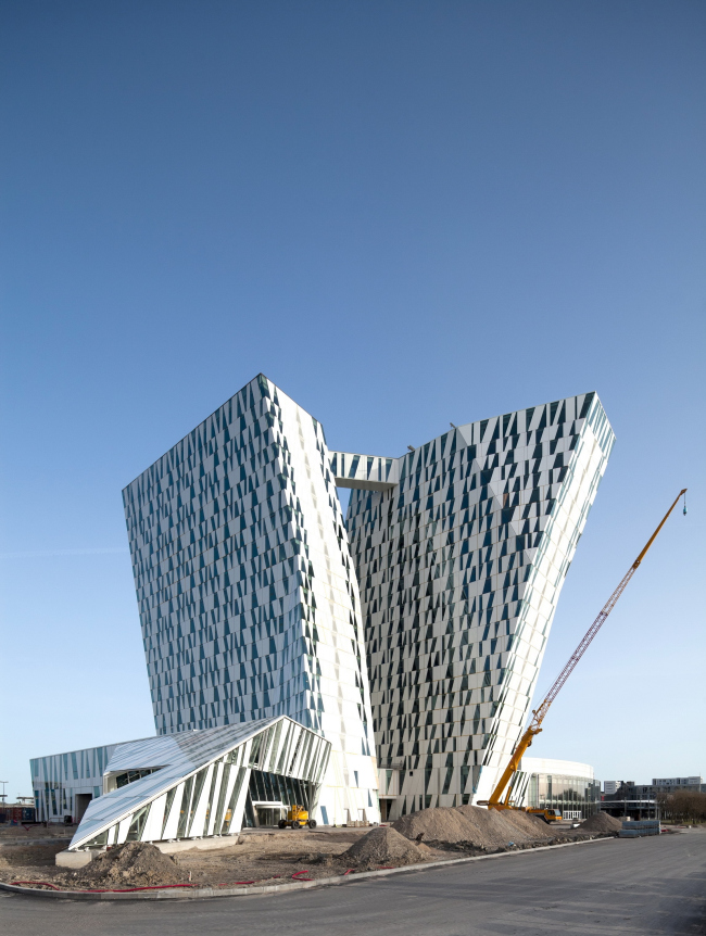 ��������� Bella Sky � Adam Mørk