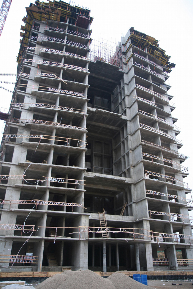 Янтарный город. Фотография в процессе строительства. 10.2006