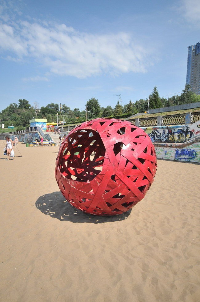 �Redball�. �����: ����� ��������. ��������: ������ ����, ����� ��������, ������� �������, ��� �������