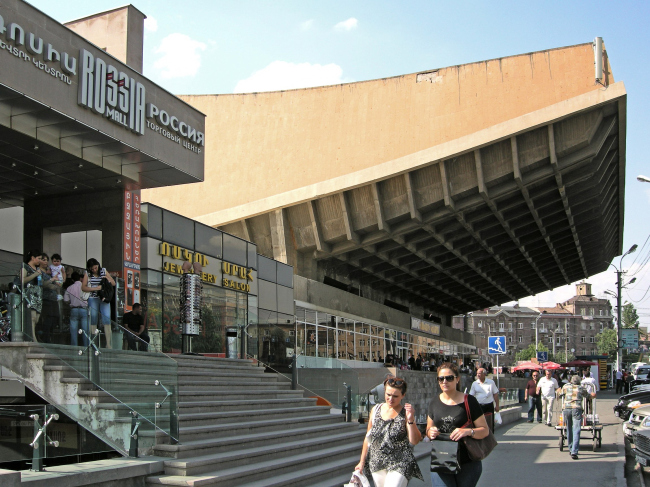 ��������� �������� � ���� �������� ����� Rossia Mall (���. �. ��������, �. �������, �.�������, 1975). ���� ������, 2011