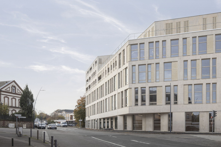 zooming