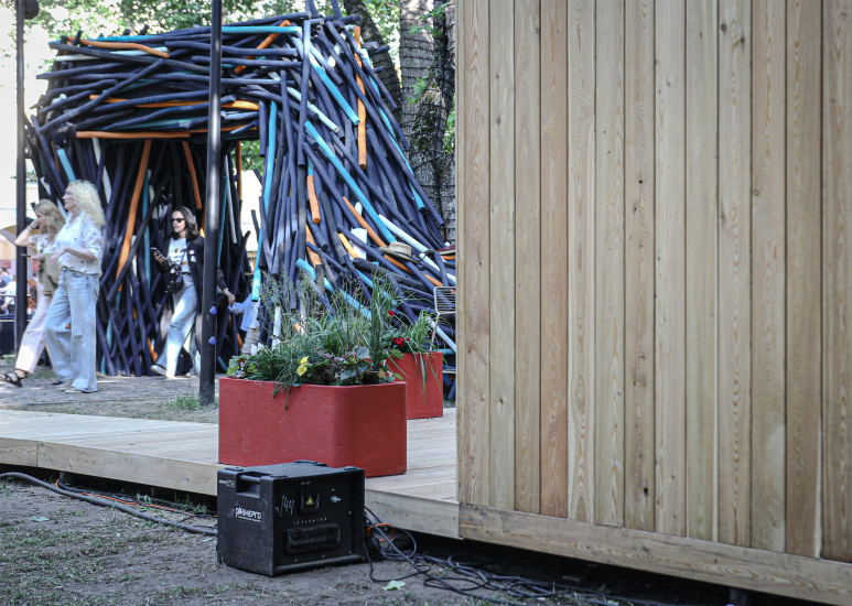 zooming